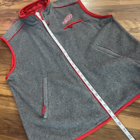 PUMA NHL Detroit Red Wings Men’s L Gray / Red Fleece Vest - Picture 4 of 7